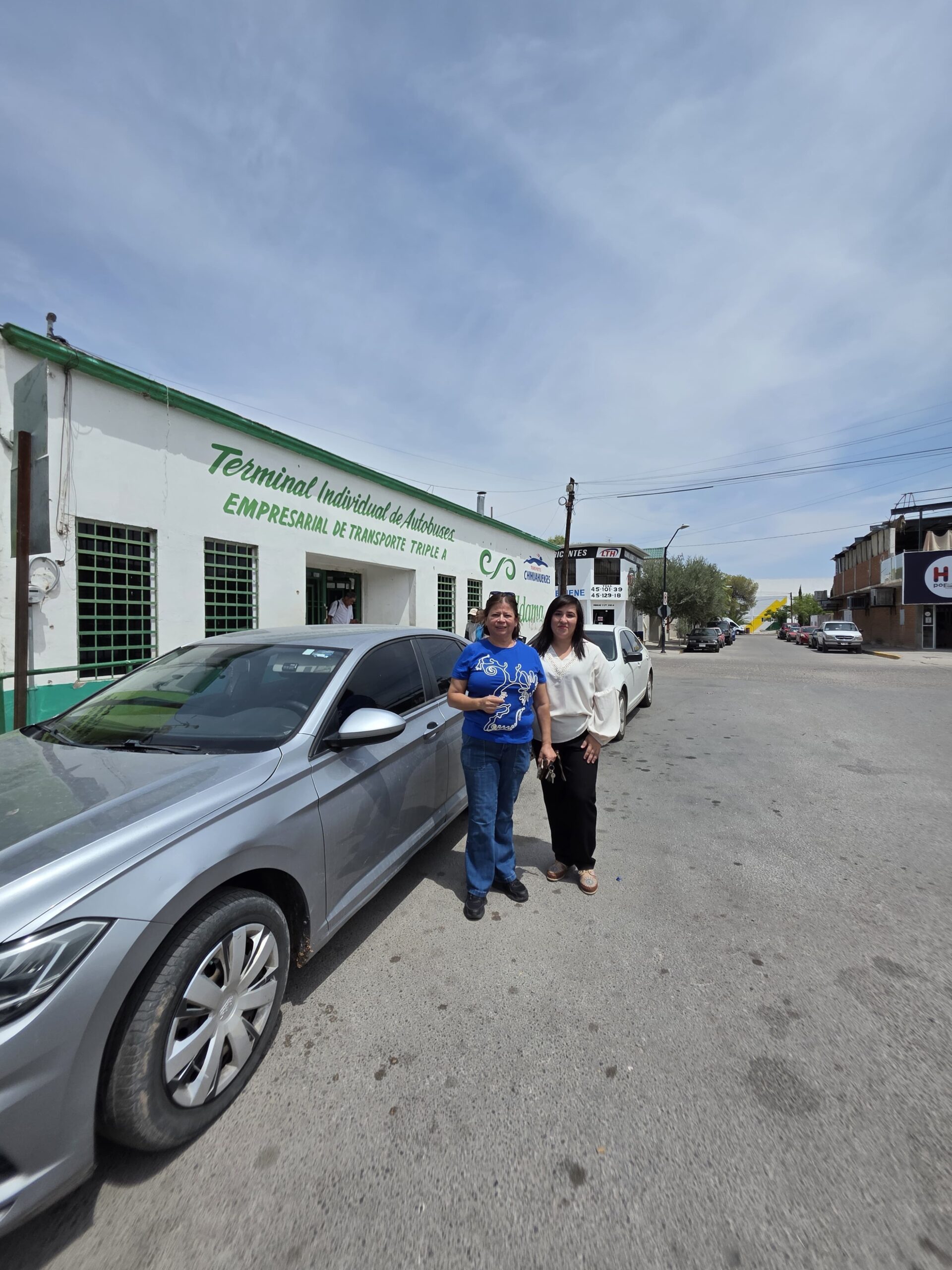 Regidoras Arminne Chavez y Corina Arzate exorta a la ciudadanía a utilizar cajones de estacionamiento en el centro de Aldama